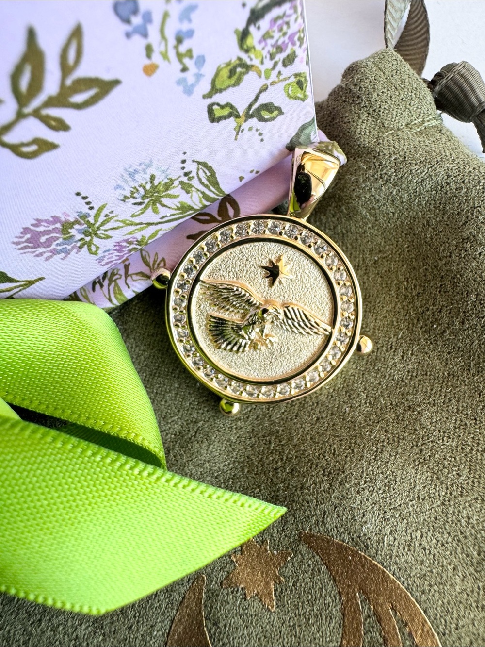 Jane Win Limited Edition 250th Protect Eagle Small Embellished Coin Pendant - Picture 6 of 11